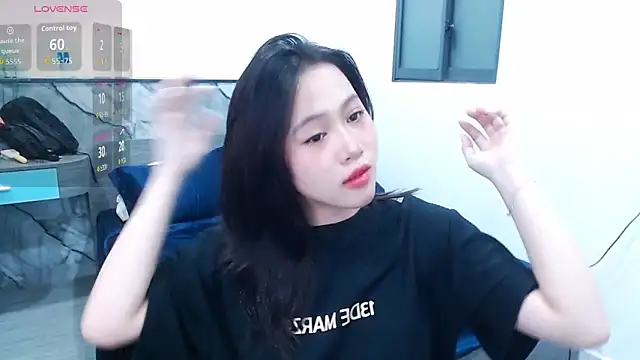 Snapshot of Lin_SiYee chatting on October 2025 12:17:02 PM Lin SiYee online show from October 2025 12:17:02 PM