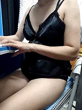 Snapshot of Haralushiaaa chatting on October 2025 05:13:02 PM Haralushiaaa online show from October 2025 05:13:02 PM