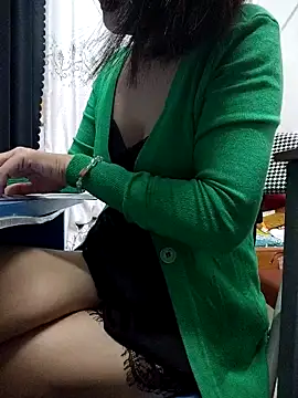 Snapshot of Haralushiaaa chatting on November 2025 03:44:02 PM Haralushiaaa online show from November 2025 03:44:02 PM