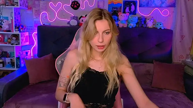 Maria Hunt online show from October 2025 04:53:02 AM