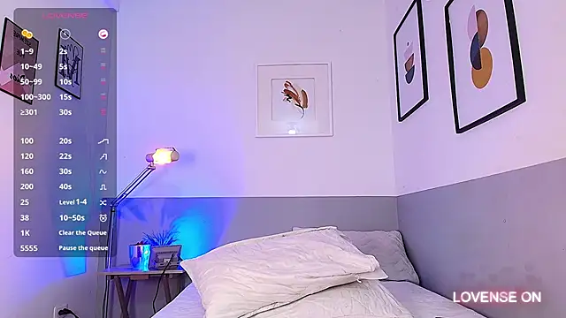 littleebluee online show from December 2024 10:26:01 PM