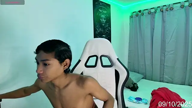 Snapshot of alejo_cute chatting on October 2025 07:56:01 PM alejo cute online show from October 2025 07:56:01 PM