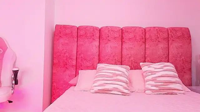 Snapshot of kendal_rossi chatting on November 2025 12:05:02 PM kendal rossi online show from November 2025 12:05:02 PM