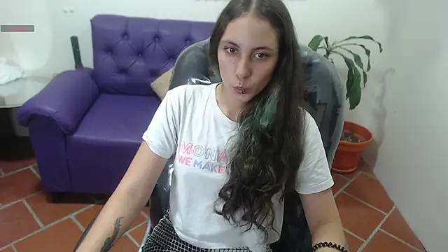 xlunna online show from December 2024 07:38:02 PM