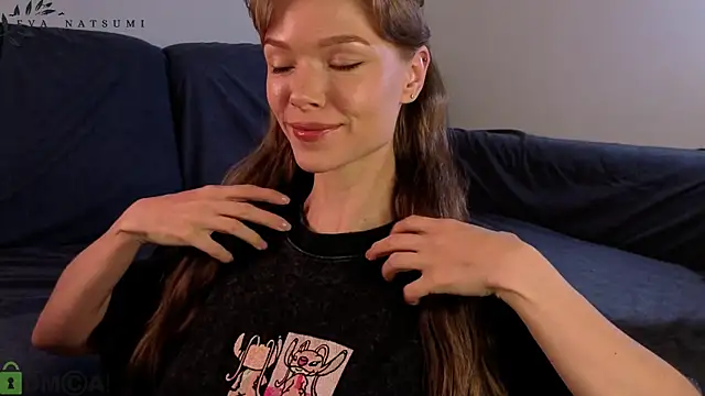 Snapshot of Eva_Natsumi chatting on October 2025 04:40:02 PM Eva Natsumi online show from October 2025 04:40:02 PM