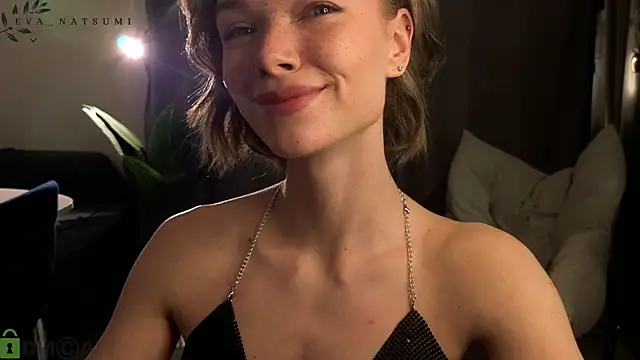 Snapshot of Eva_Natsumi chatting on October 2025 04:57:01 PM Eva Natsumi online show from October 2025 04:57:01 PM