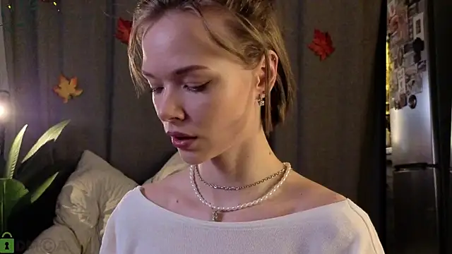 Snapshot of Eva_Natsumi chatting on November 2025 04:51:01 PM Eva Natsumi online show from November 2025 04:51:01 PM