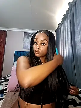 Snapshot of Queen-Chocolate chatting on October 2025 05:07:01 AM Queen-Chocolate online show from October 2025 05:07:01 AM