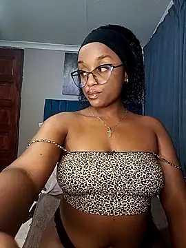 Snapshot of Queen-Chocolate chatting on November 2025 12:43:01 AM Queen-Chocolate online show from November 2025 12:43:01 AM