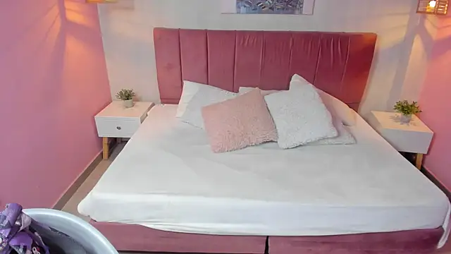 Lili Monroy online show from January 2025 12:57:02 PM