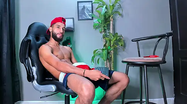 Snapshot of Damian_022 chatting on December 2024 03:17:01 PM Damian 022 online show from December 2024 03:17:01 PM