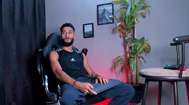 Snapshot of Damian_022 chatting on December 2024 02:13:02 PM Damian 022 online show from December 2024 02:13:02 PM