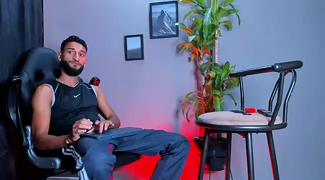 Snapshot of Damian_022 chatting on December 2024 03:42:02 PM Damian 022 online show from December 2024 03:42:02 PM