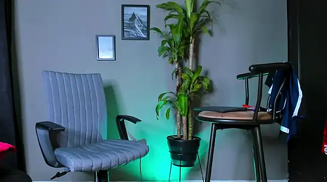 Snapshot of Damian_022 chatting on January 2025 01:39:02 AM Damian 022 online show from January 2025 01:39:02 AM