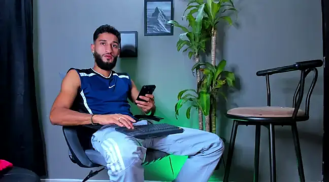 Snapshot of Damian_022 chatting on January 2025 11:46:01 PM Damian 022 online show from January 2025 11:46:01 PM