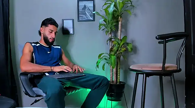 Snapshot of Damian_022 chatting on January 2025 05:33:01 PM Damian 022 online show from January 2025 05:33:01 PM