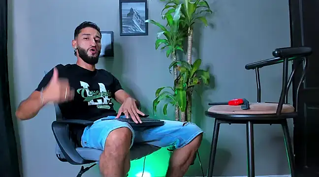 Snapshot of Damian_022 chatting on January 2025 07:49:02 PM Damian 022 online show from January 2025 07:49:02 PM