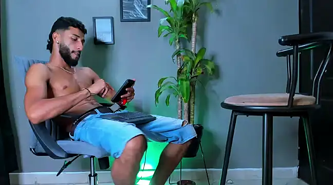 Snapshot of Damian_022 chatting on January 2025 10:51:02 PM Damian 022 online show from January 2025 10:51:02 PM