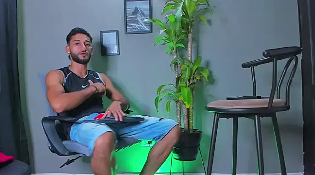 Snapshot of Damian_022 chatting on February 2025 04:54:02 AM Damian 022 online show from February 2025 04:54:02 AM