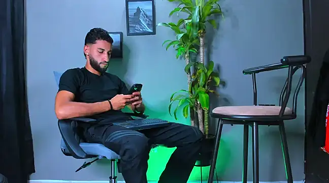 Snapshot of Damian_022 chatting on February 2025 12:34:02 PM Damian 022 online show from February 2025 12:34:02 PM