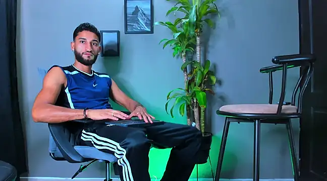 Snapshot of Damian_022 chatting on February 2025 01:41:01 PM Damian 022 online show from February 2025 01:41:01 PM