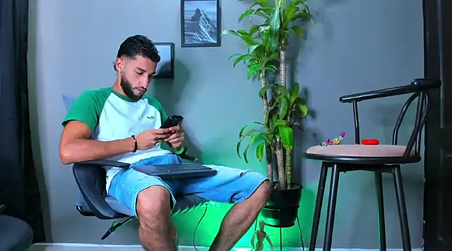 Snapshot of Damian_022 chatting on March 2025 04:56:02 PM Damian 022 online show from March 2025 04:56:02 PM