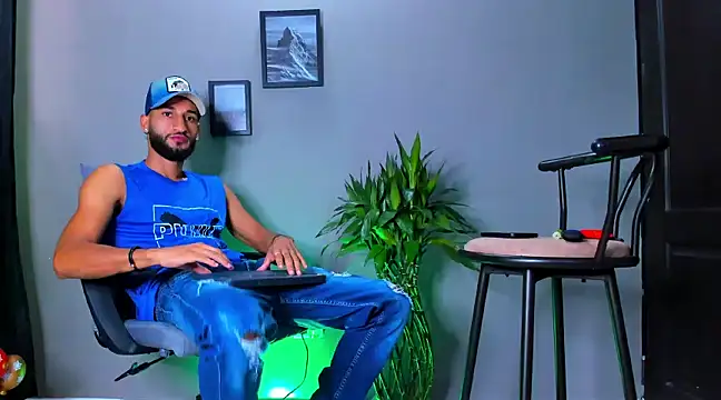 Snapshot of Damian_022 chatting on March 2025 02:12:01 PM Damian 022 online show from March 2025 02:12:01 PM