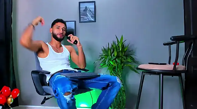 Snapshot of Damian_022 chatting on March 2025 02:12:02 PM Damian 022 online show from March 2025 02:12:02 PM