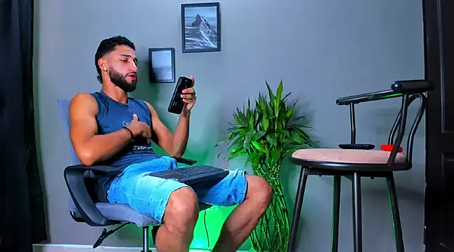 Snapshot of Damian_022 chatting on March 2025 09:54:02 PM Damian 022 online show from March 2025 09:54:02 PM