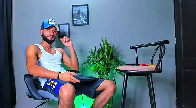 Snapshot of Damian_022 chatting on March 2025 02:18:02 PM Damian 022 online show from March 2025 02:18:02 PM