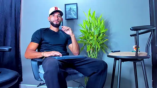 Snapshot of Damian_022 chatting on September 2025 01:58:02 PM Damian 022 online show from September 2025 01:58:02 PM