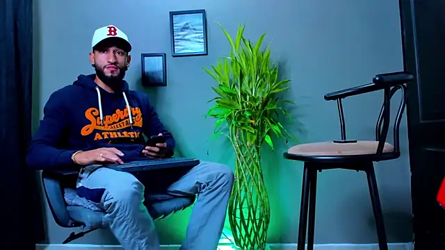 Snapshot of Damian_022 chatting on October 2025 12:02:02 PM Damian 022 online show from October 2025 12:02:02 PM