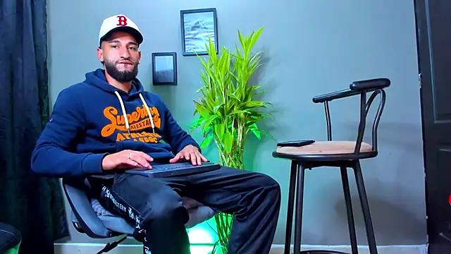 Snapshot of Damian_022 chatting on October 2025 10:57:02 AM Damian 022 online show from October 2025 10:57:02 AM