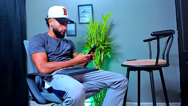 Snapshot of Damian_022 chatting on October 2025 11:19:01 AM Damian 022 online show from October 2025 11:19:01 AM