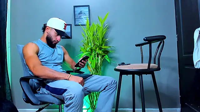 Snapshot of Damian_022 chatting on October 2025 11:57:02 AM Damian 022 online show from October 2025 11:57:02 AM