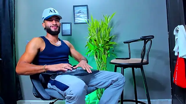 Snapshot of Damian_022 chatting on October 2025 01:32:01 PM Damian 022 online show from October 2025 01:32:01 PM