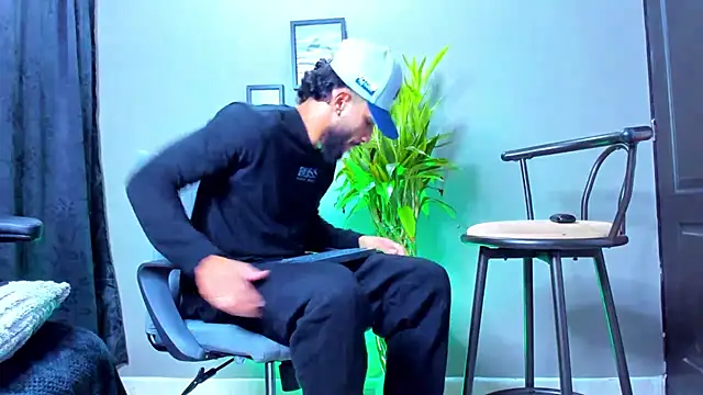 Snapshot of Damian_022 chatting on October 2025 02:13:01 PM Damian 022 online show from October 2025 02:13:01 PM