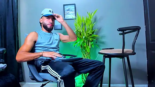 Snapshot of Damian_022 chatting on October 2025 02:13:02 PM Damian 022 online show from October 2025 02:13:02 PM