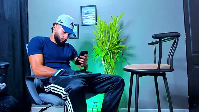 Snapshot of Damian_022 chatting on October 2025 12:09:02 PM Damian 022 online show from October 2025 12:09:02 PM