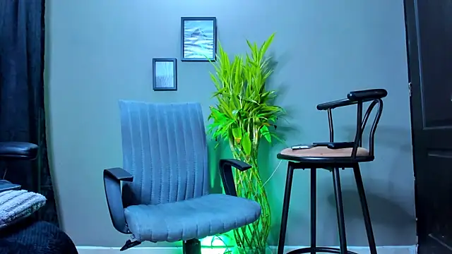 Snapshot of Damian_022 chatting on November 2025 10:38:01 AM Damian 022 online show from November 2025 10:38:01 AM