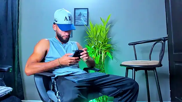 Snapshot of Damian_022 chatting on November 2025 01:55:02 PM Damian 022 online show from November 2025 01:55:02 PM