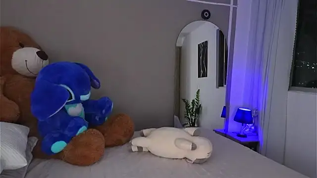 AnnyHizzle online show from October 2025 01:11:01 AM