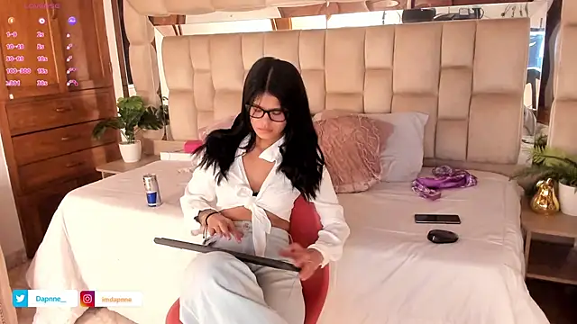 Dapnne  online show from October 2025 12:39:02 PM