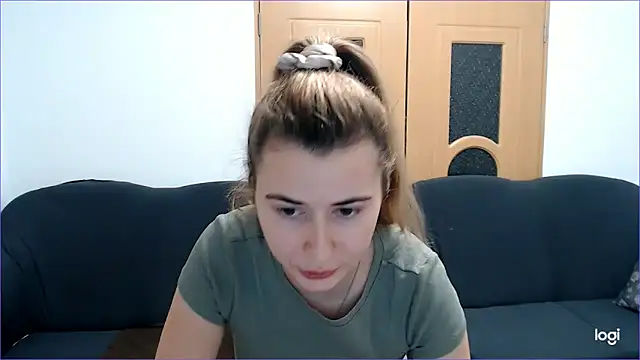 VioletaFlower7 online show from December 2024 06:17:01 PM