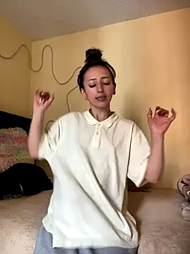 liaqueen610 online show from November 2025 04:18:02 PM