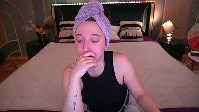 MonAmourrrR online show from September 2025 05:44:02 AM