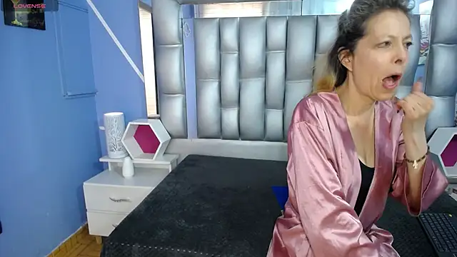 sophia ny online show from September 2025 01:33:01 PM