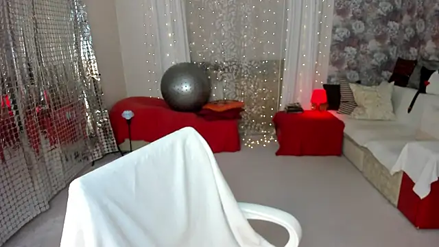 Snapshot of KarinaSweeety chatting on October 2025 05:48:01 AM KarinaSweeety online show from October 2025 05:48:01 AM