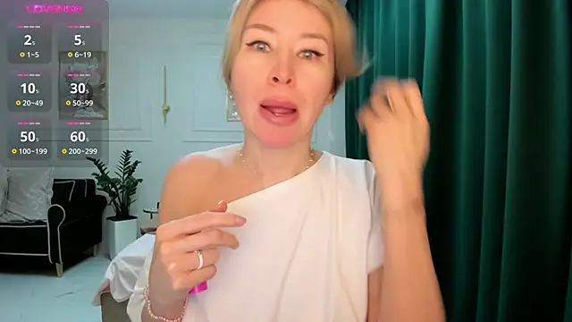 Jolie Ozolla online show from December 2024 04:45:02 AM