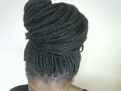 Pretty-emmie online show from October 2025 04:49:02 PM